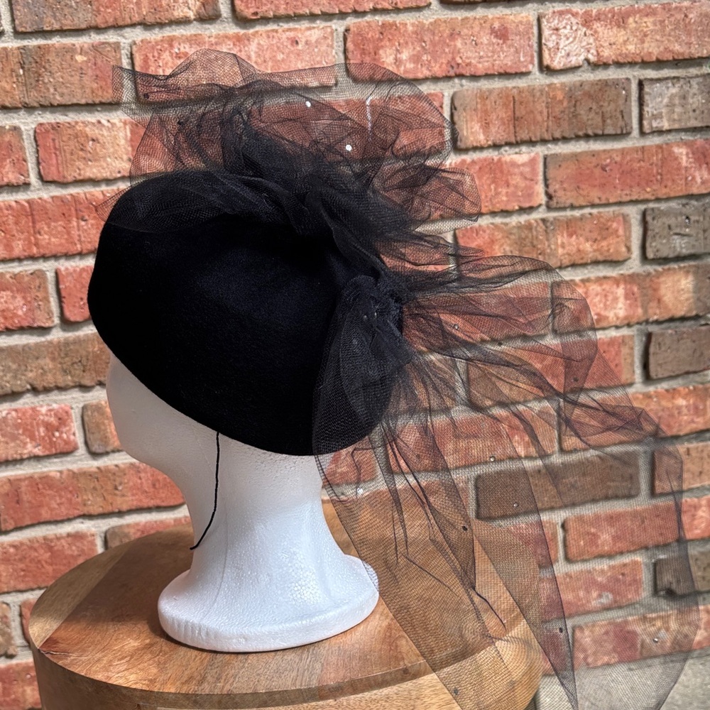 Chic Black Netting Fascinator Hat